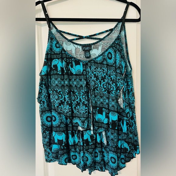 Flowy tank with front split - Picture 2 of 4